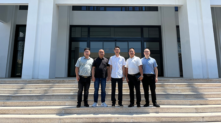 巨奧科技與江山歐派木門負責(zé)人合影